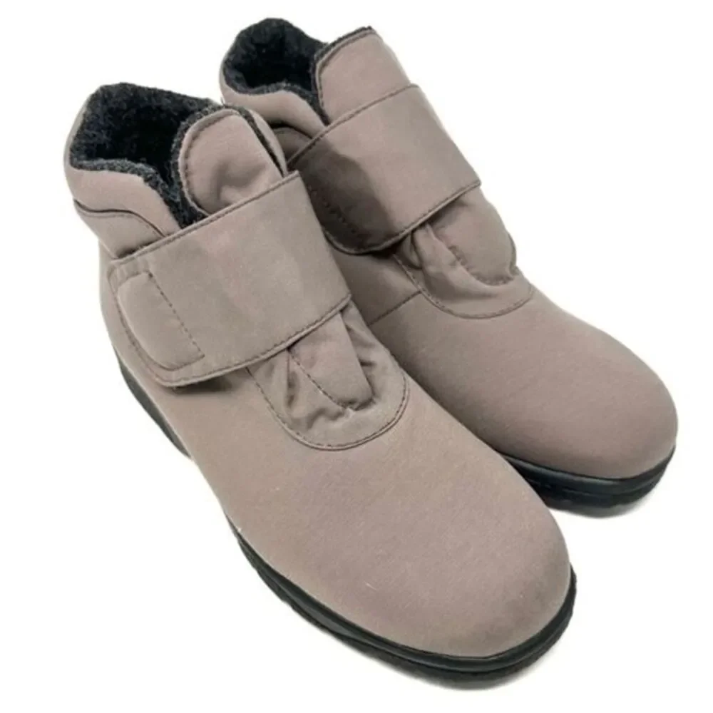 Toe Warmers Canada Womans Taupe Active Wool Lined Waterproof Ankle Boot size 8W‎
